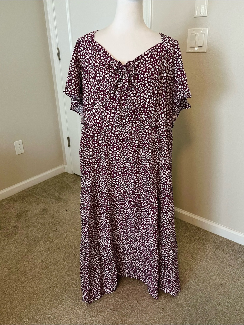 NWT BloomChic Burgundy and White Floral Maxi Dress Size 28